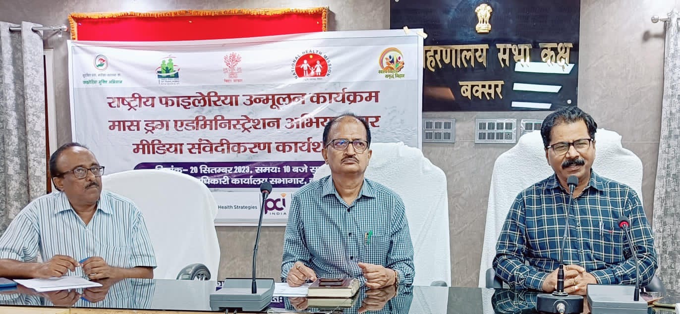 प्रभारी जिला पदाधिकारी सह उप विकास आयुक्त ने फाइलेरिया रोधी दवाओं के सेवन कर की अभियान की शुरुआत।