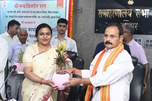 जिला कार्यक्रम कार्यान्वयन समिति बक्सर की बैठक समाहरणालय परिसर स्थित सभाकक्ष में की गई।