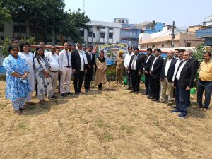 विश्व पर्यावरण दिवस पर बक्सर, व्यवहार न्यायालय में वृक्षारोपण, 100 वर्ष पुराने पांच ऐतिहासिक पेड़ों के संरक्षण का लिया संकल्प।